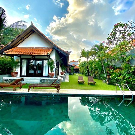Puri Ayu Hotel Canggu  Exterior photo